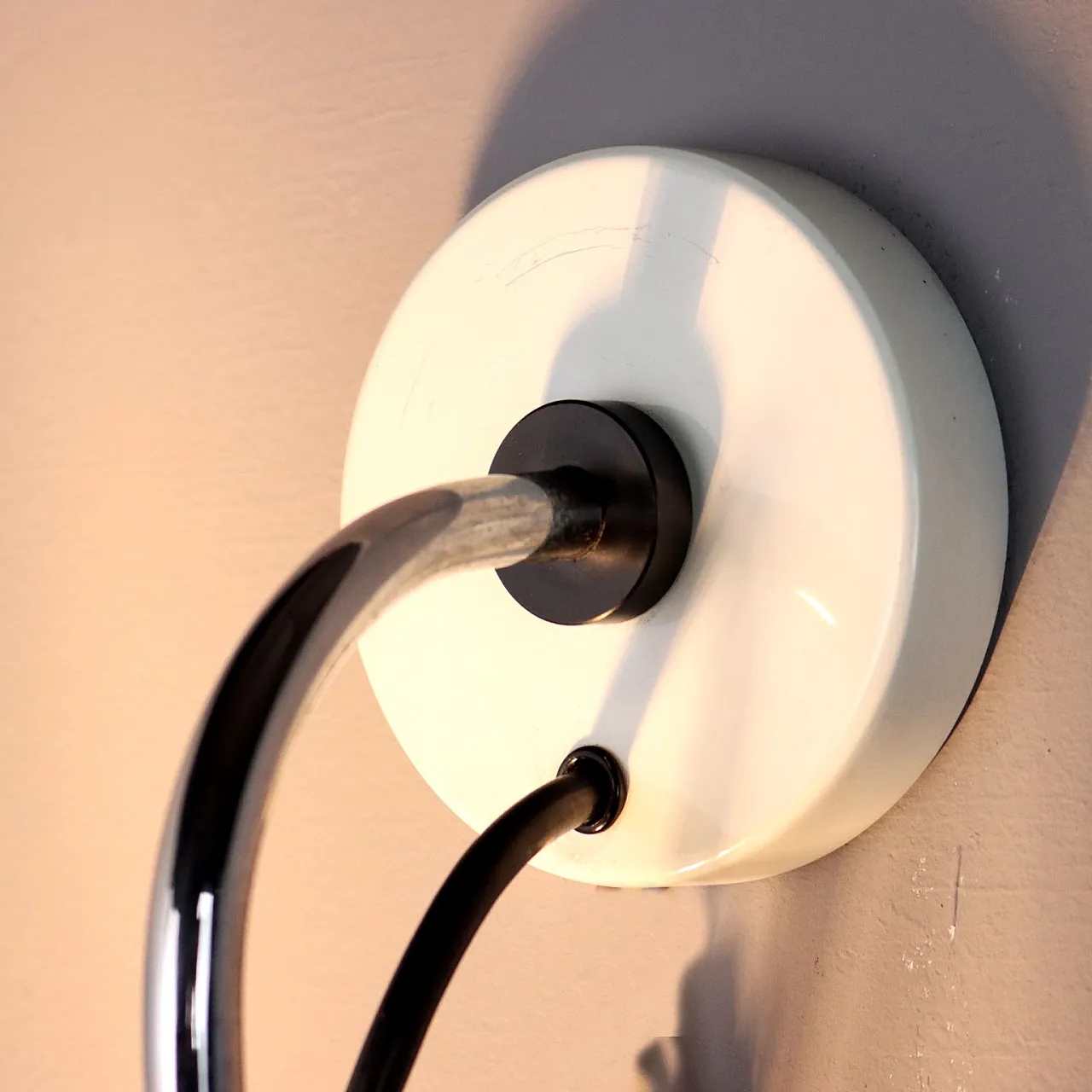 Applique a luce riflessa con diffusore in metallo smaltato, '900 8