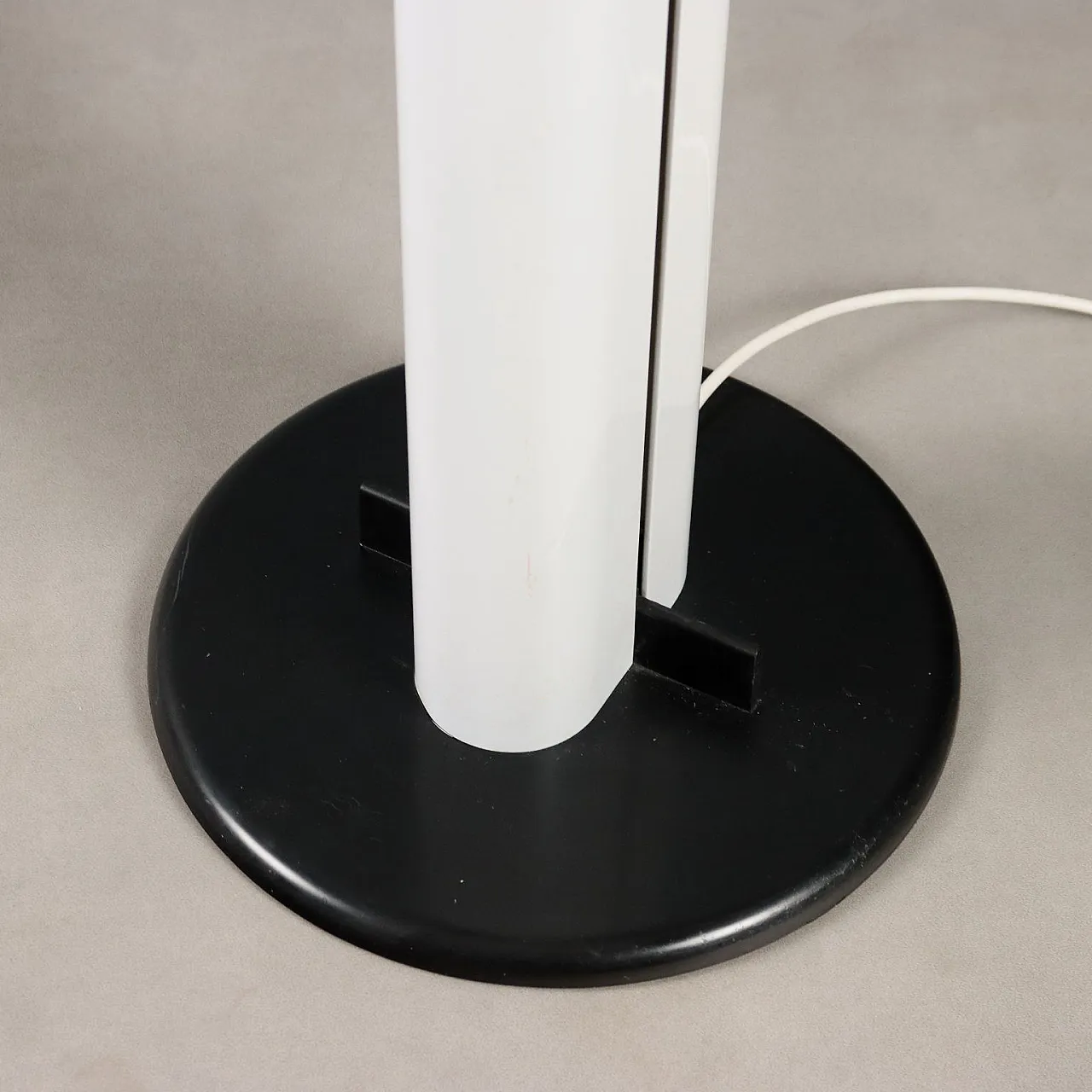 Floor lamp in enameled metal and aluminum, 20th century 10