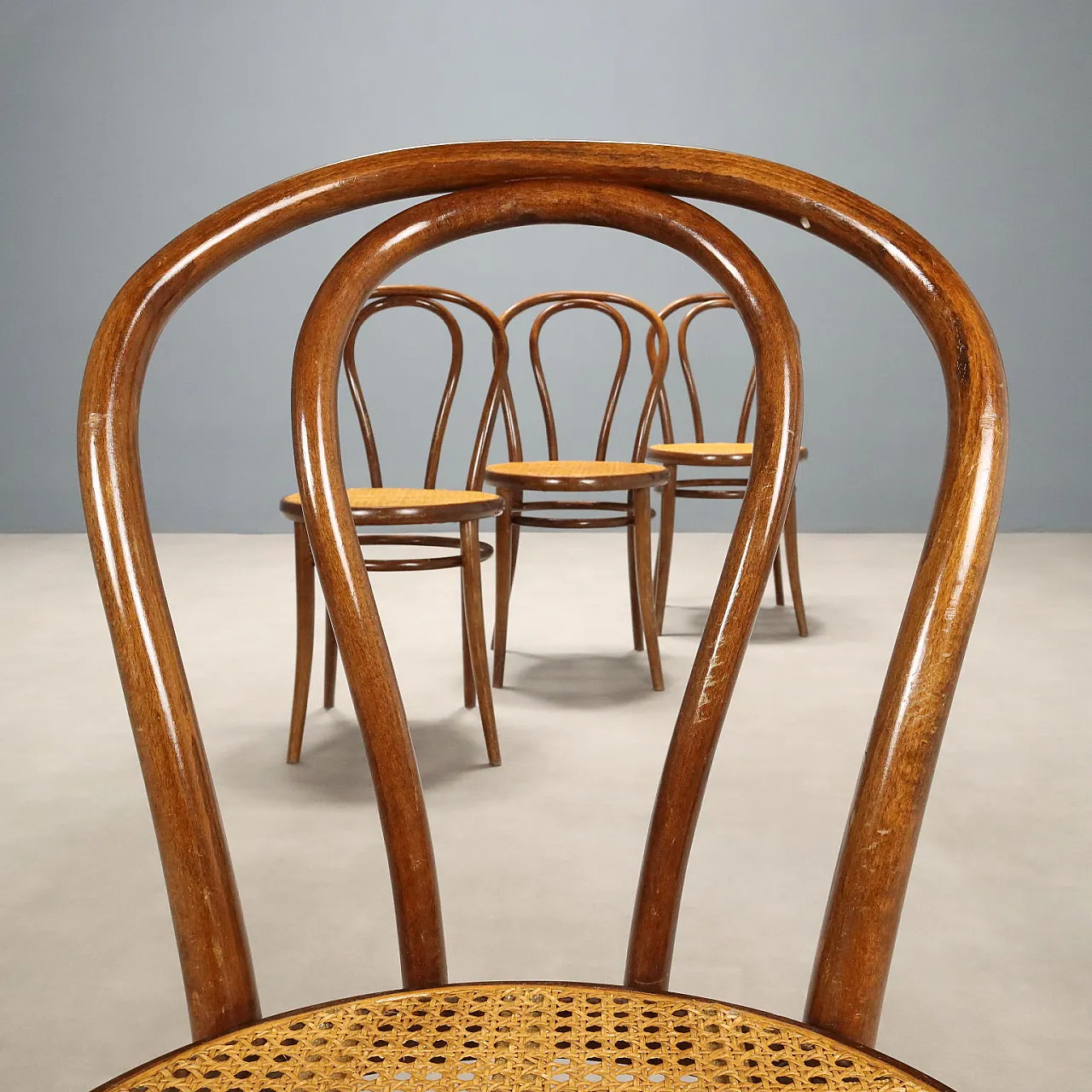 15 Sedie stile Thonet in faggio tinto noce e sedili in paglia, '900 3