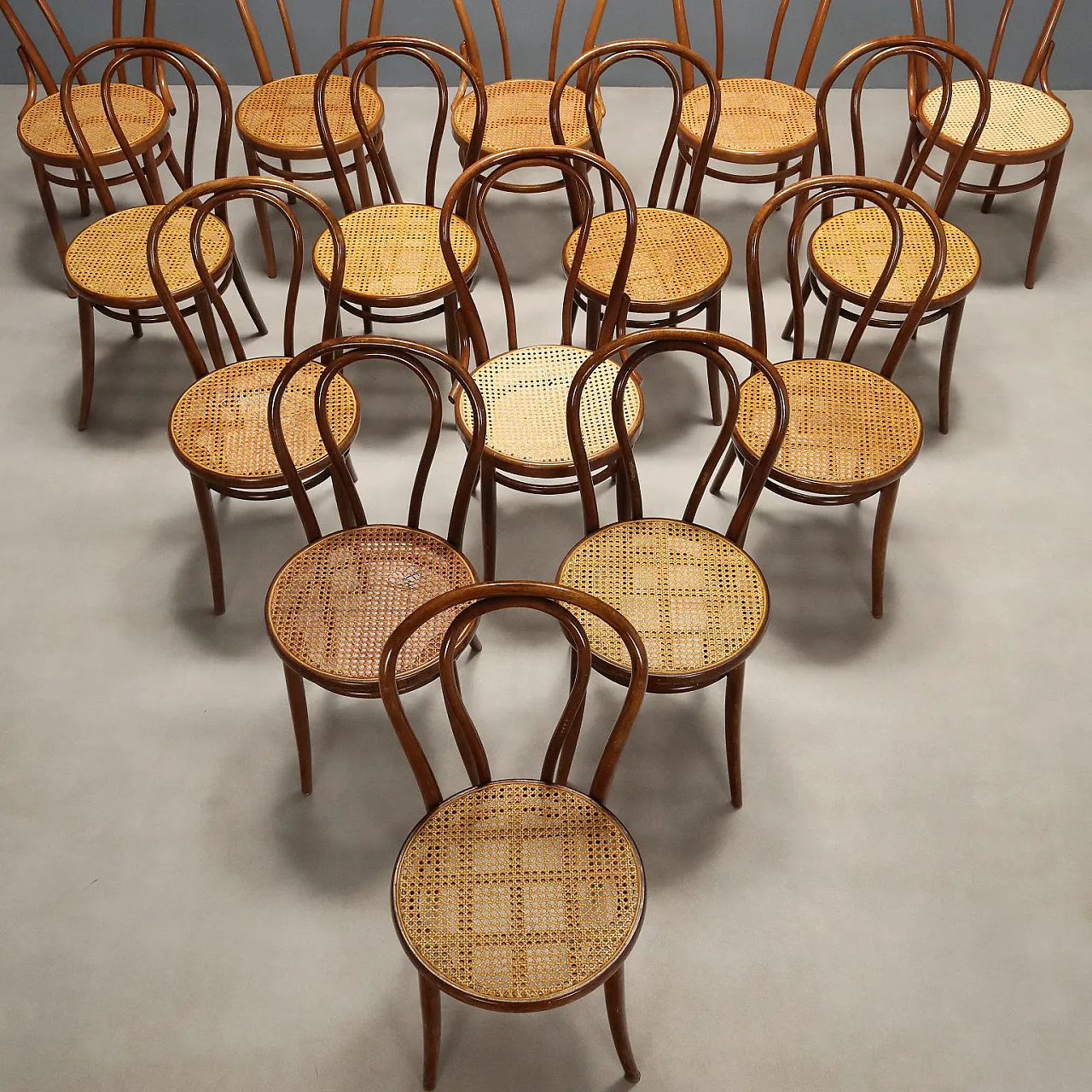 15 Sedie stile Thonet in faggio tinto noce e sedili in paglia, '900 7