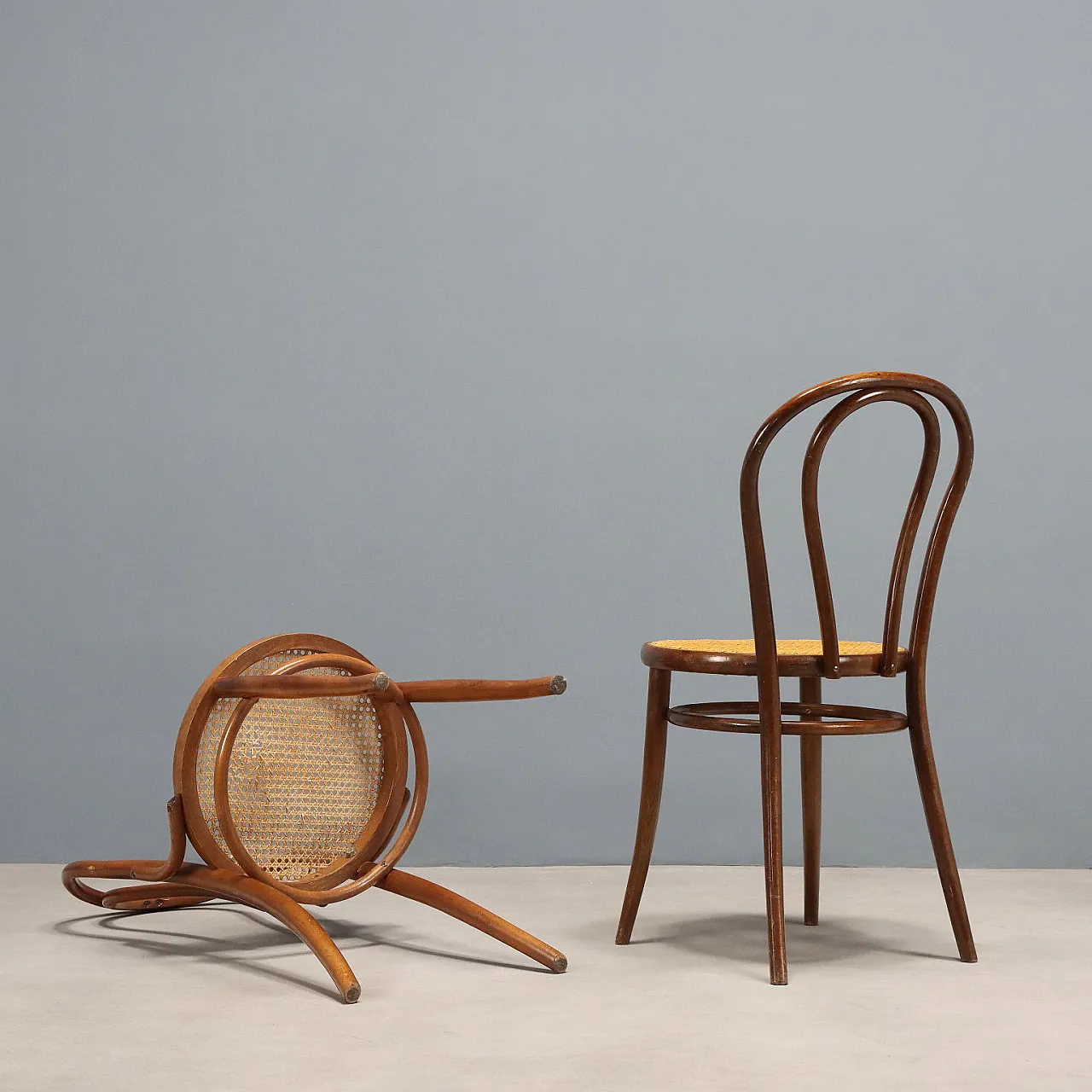 15 Sedie stile Thonet in faggio tinto noce e sedili in paglia, '900 9