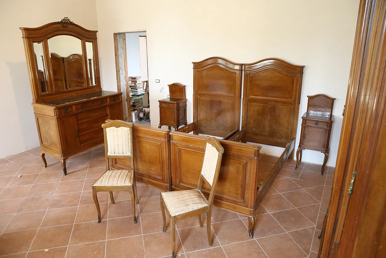 Complete double bedroom in Louis XV walnut, late 19th century 2