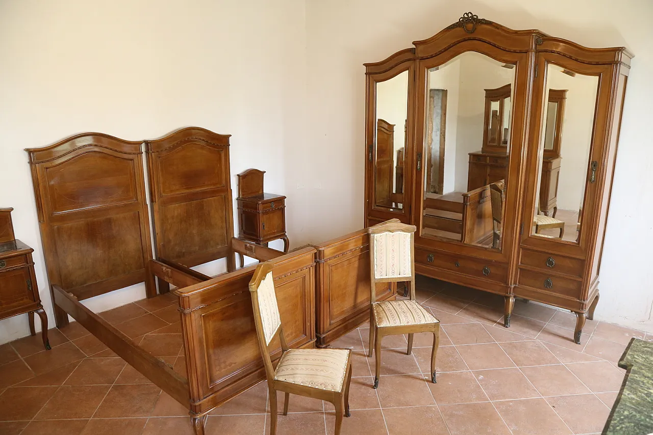 Complete double bedroom in Louis XV walnut, late 19th century 3