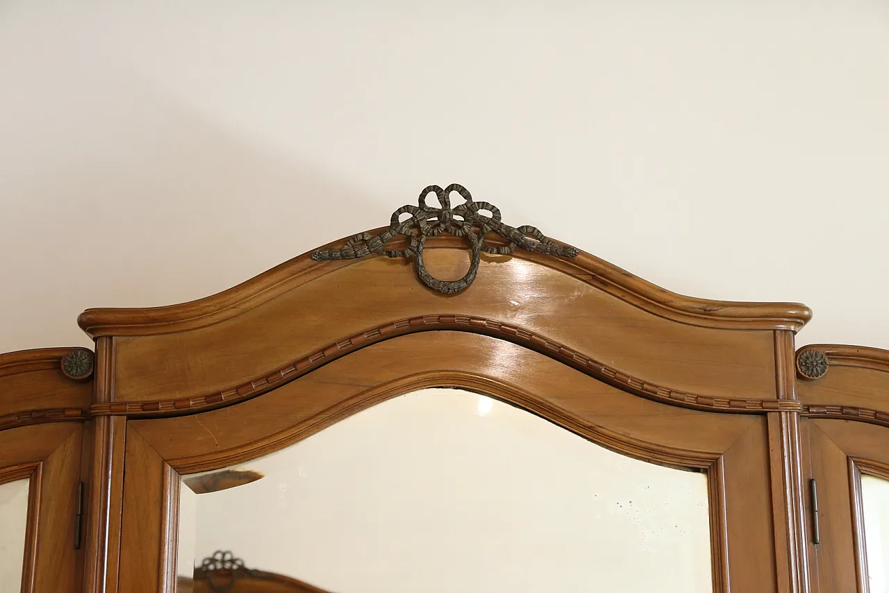 Complete double bedroom in Louis XV walnut, late 19th century 7