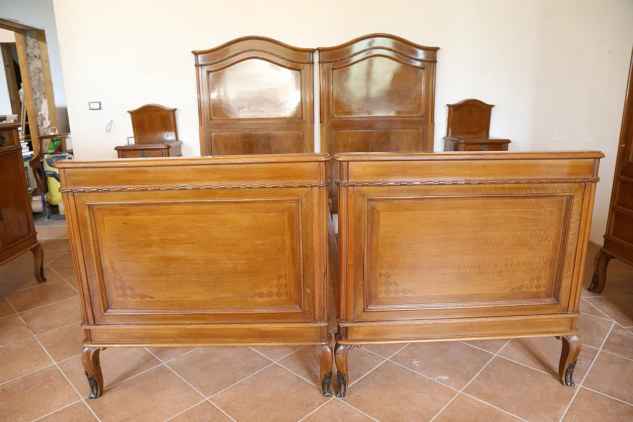 Complete double bedroom in Louis XV walnut, late 19th century 8