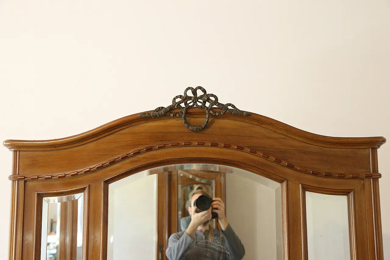 Complete double bedroom in Louis XV walnut, late 19th century 9