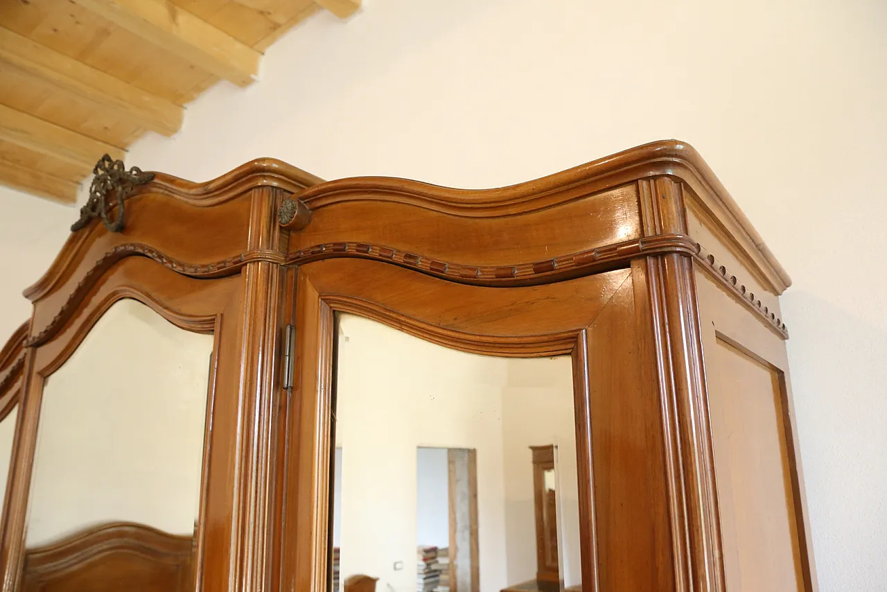 Complete double bedroom in Louis XV walnut, late 19th century 10