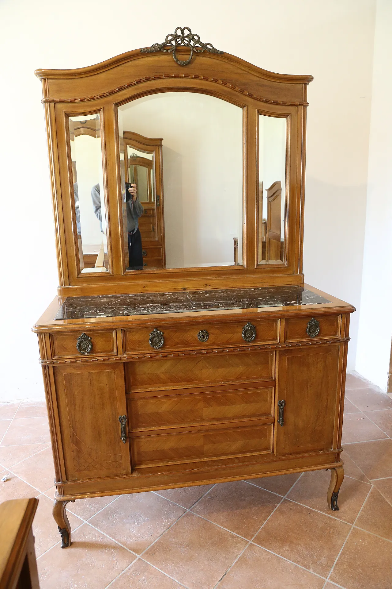 Complete double bedroom in Louis XV walnut, late 19th century 18