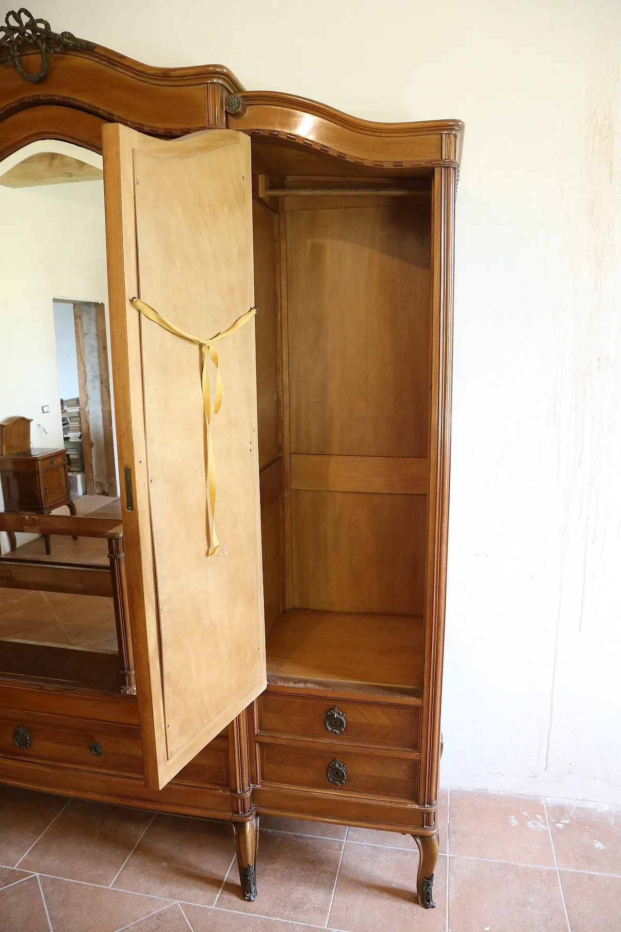 Complete double bedroom in Louis XV walnut, late 19th century 20