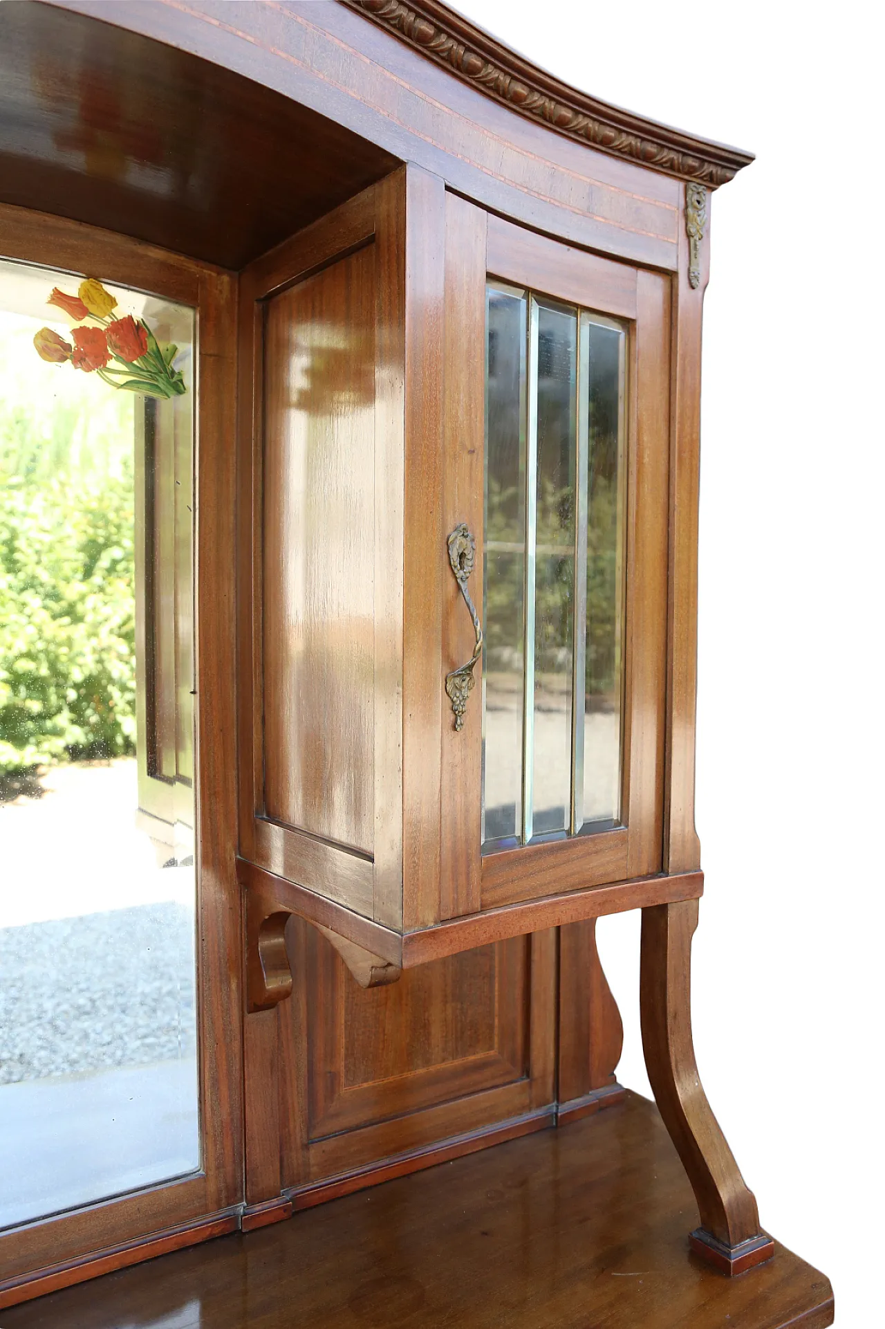 Pair of liberty display cabinets feather mahogany, 20th century 13