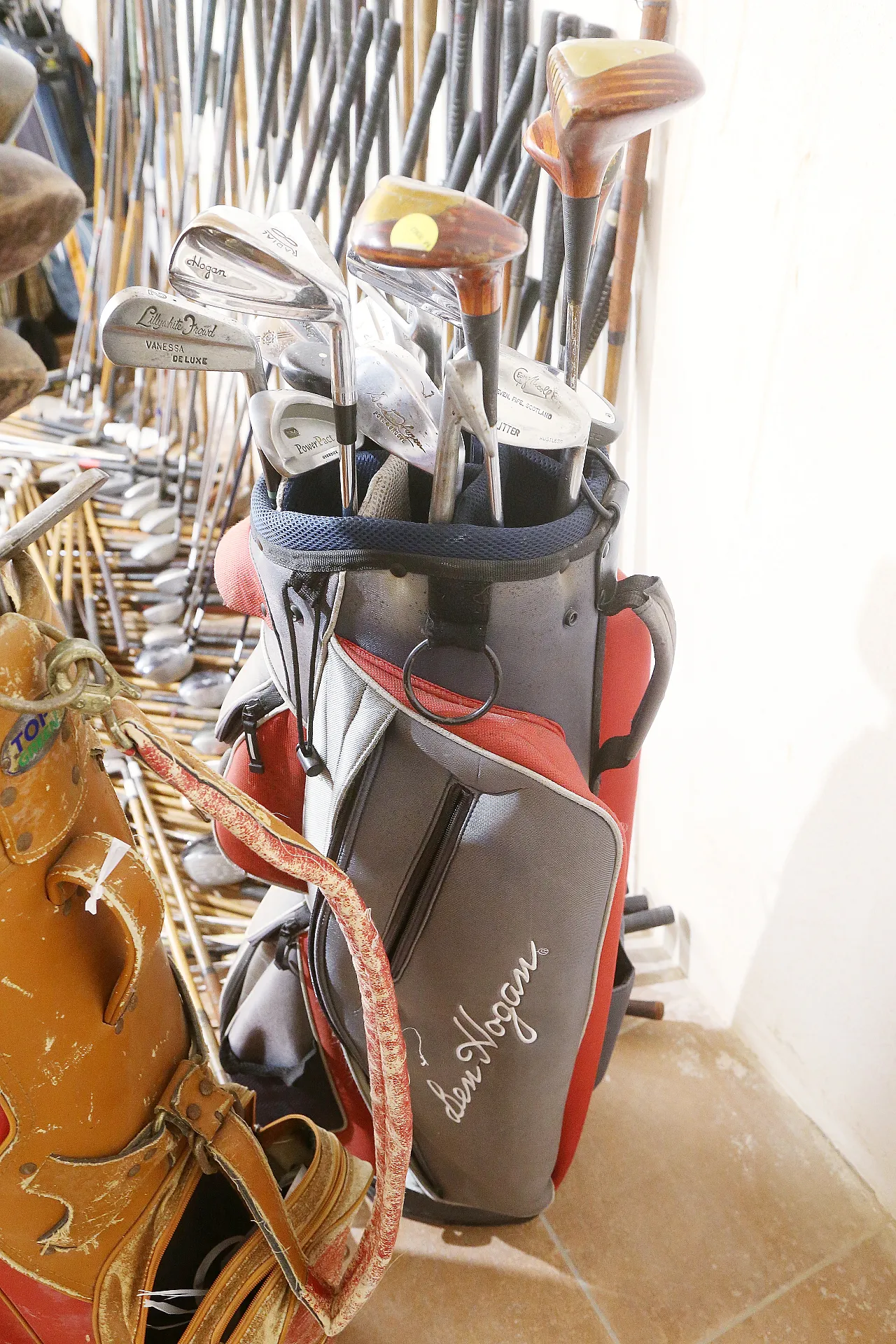 Hickory 369 wood golf clubs, 7 bags, from 1900 to 2000 21