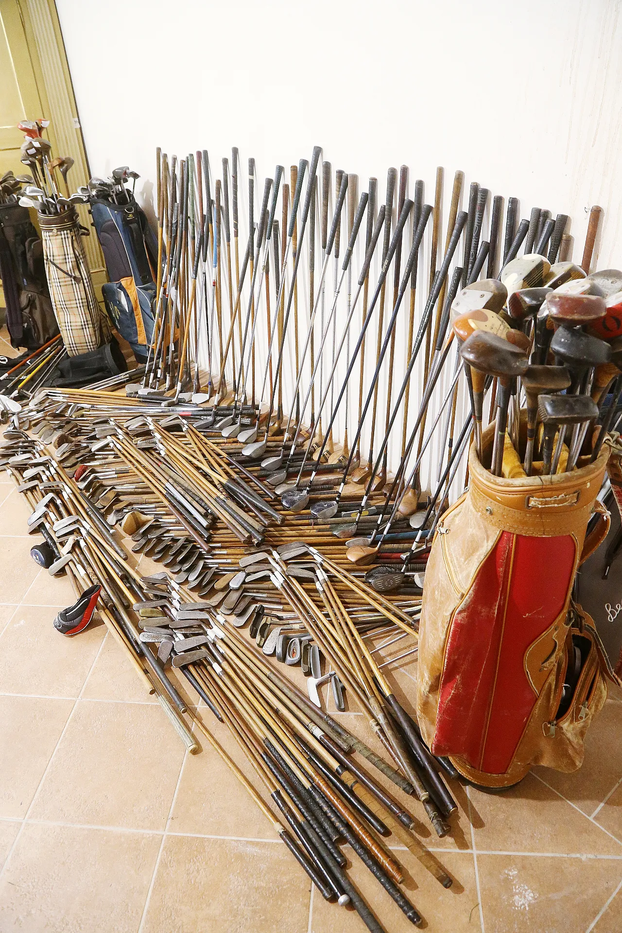 Hickory 369 wood golf clubs, 7 bags, from 1900 to 2000 23