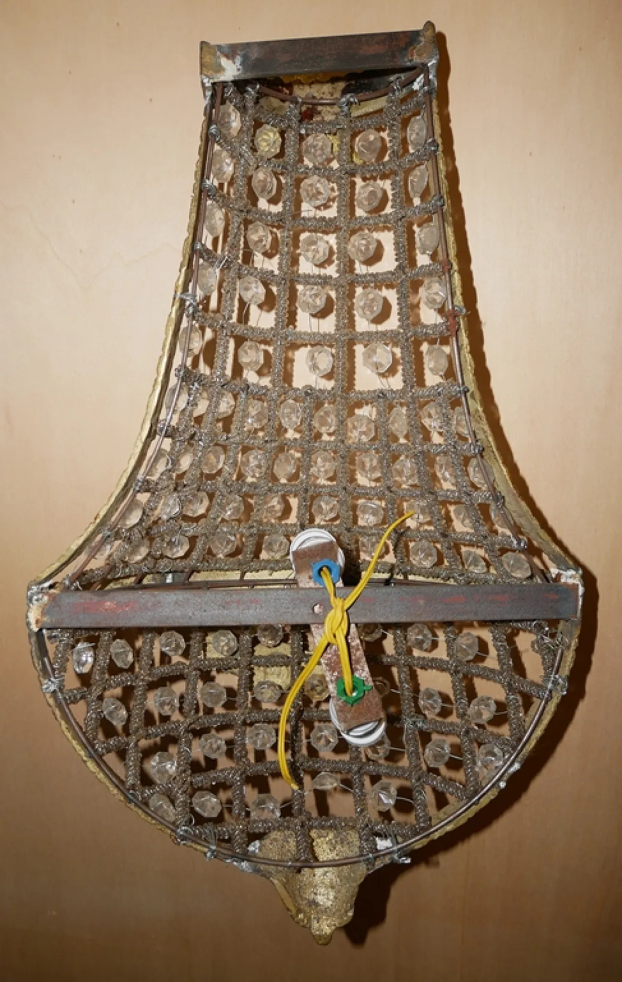 Coppia di appliques in bronzo e vetro, anni '60 7