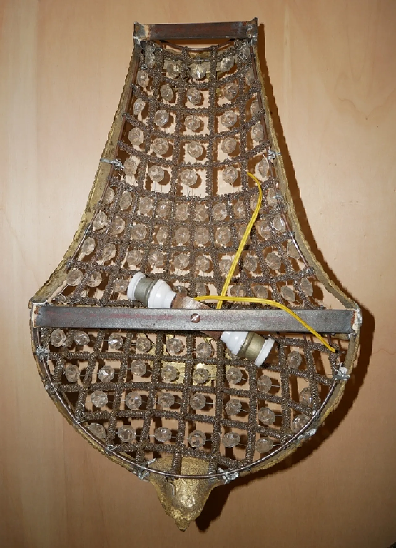 Coppia di appliques in bronzo e vetro, anni '60 8