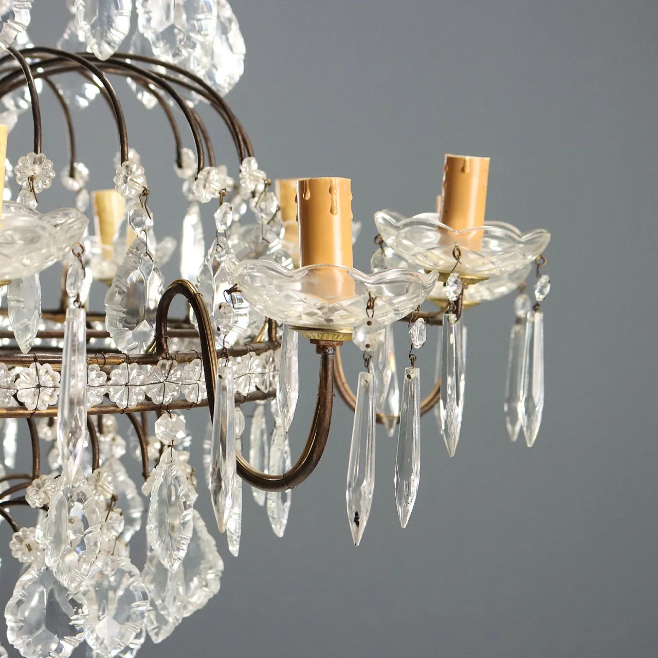 Coppia di lampadari a dodici luci in metallo brunito, '900 4