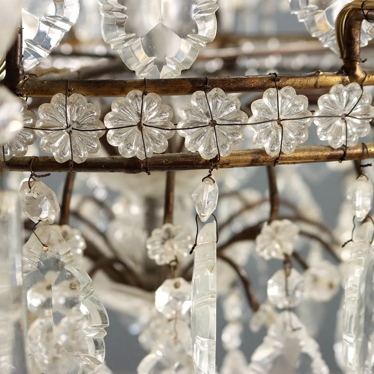 Coppia di lampadari a dodici luci in metallo brunito, '900 6