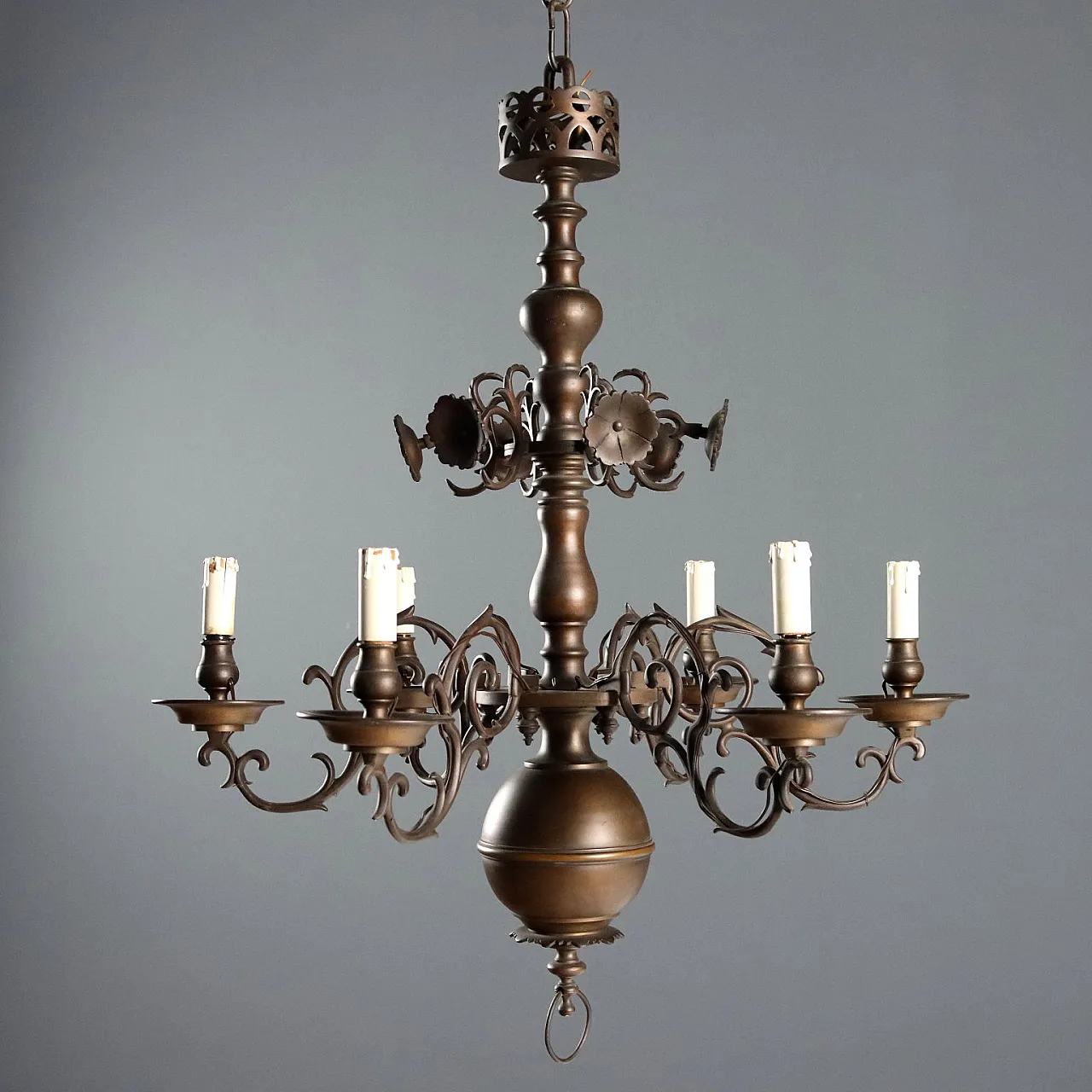 Coppia di lampadari in metallo brunito, primo '900 3