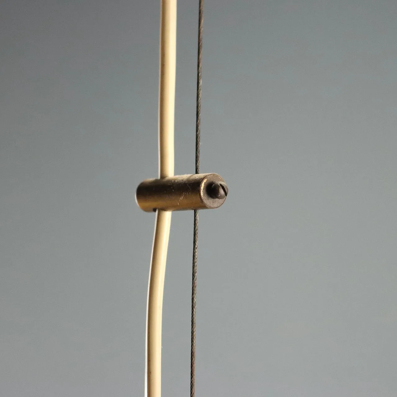 Lampadario in ottone e vetro opalino a forma di Ufo, '900 8