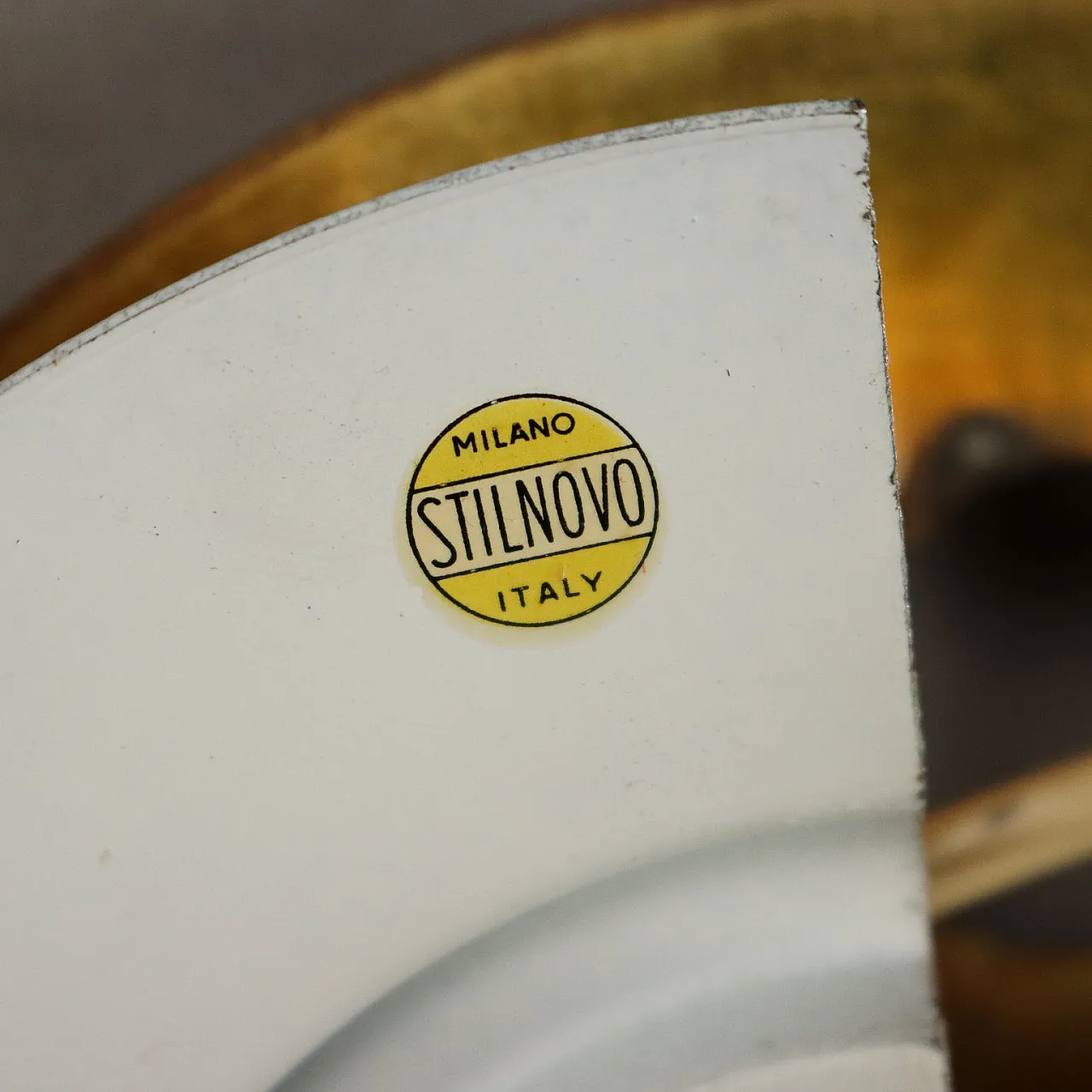 Lampadario in ottone e vetro opalino a forma di Ufo, '900 9