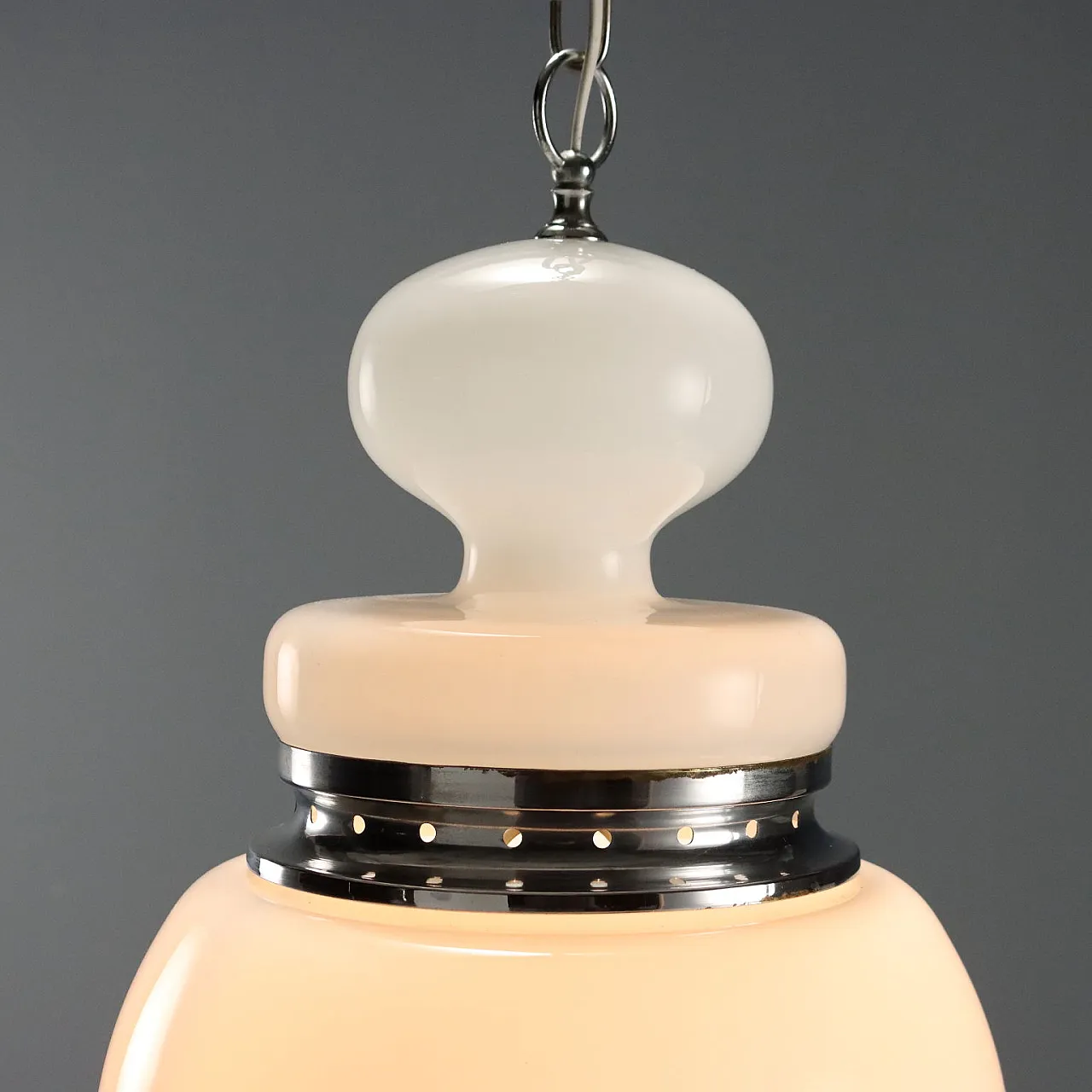 Coppia di lampadari in vetro lattimo e metallo cromato, '900 6