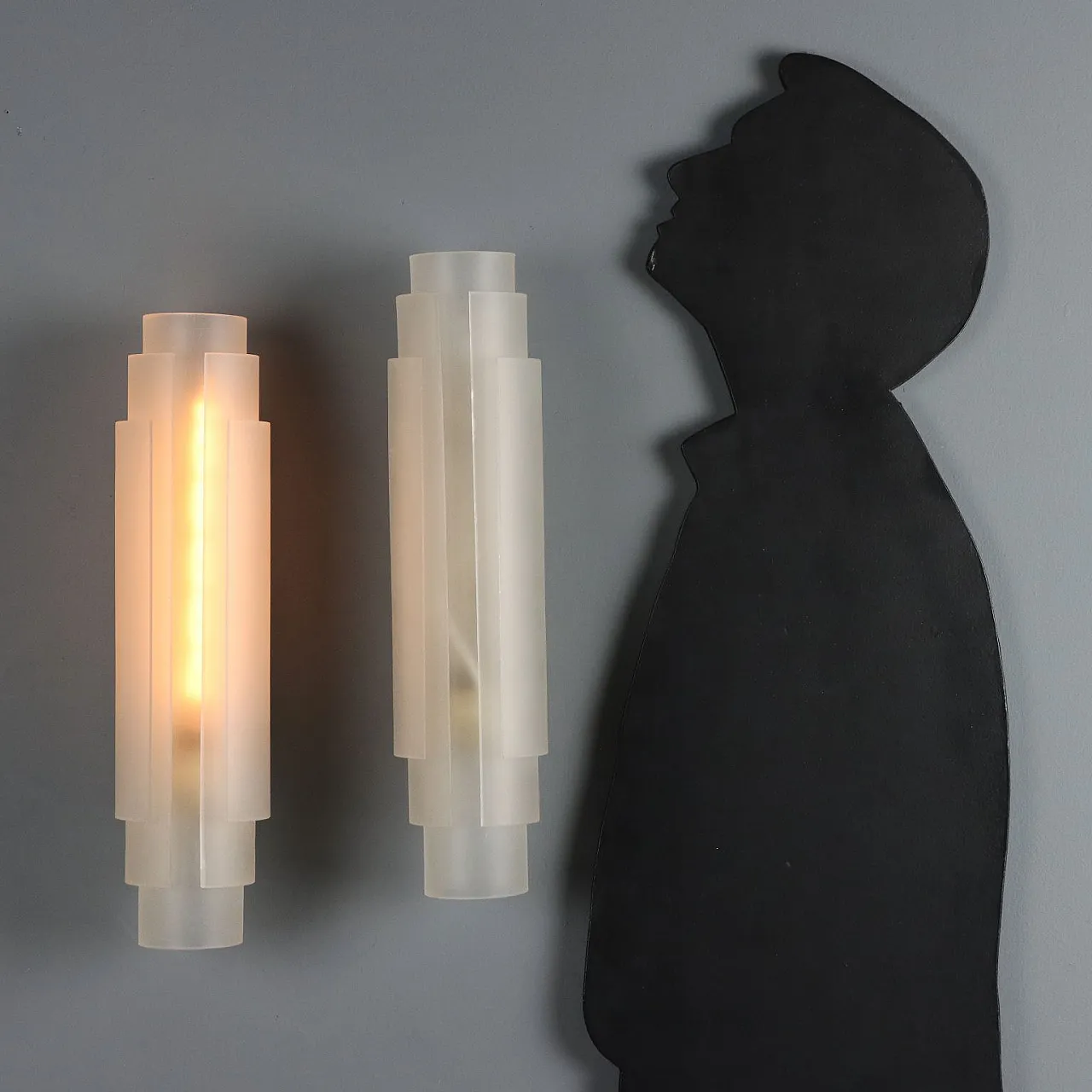 Coppia di applique in ottone e vetro satinato, '900 2