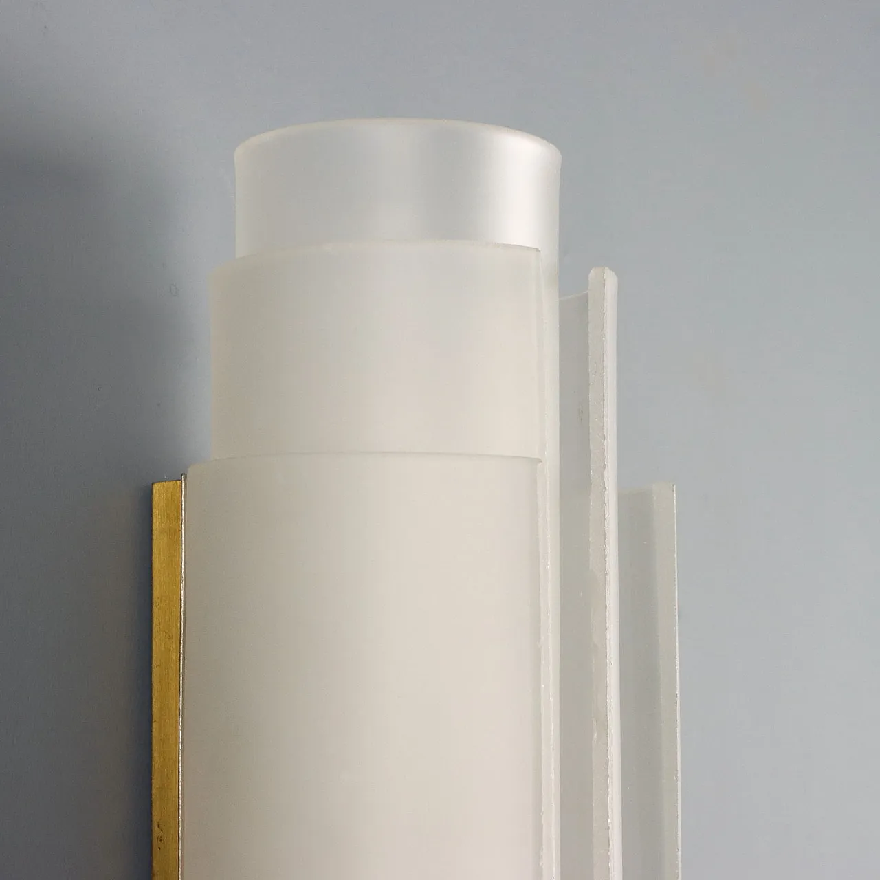 Coppia di applique in ottone e vetro satinato, '900 7