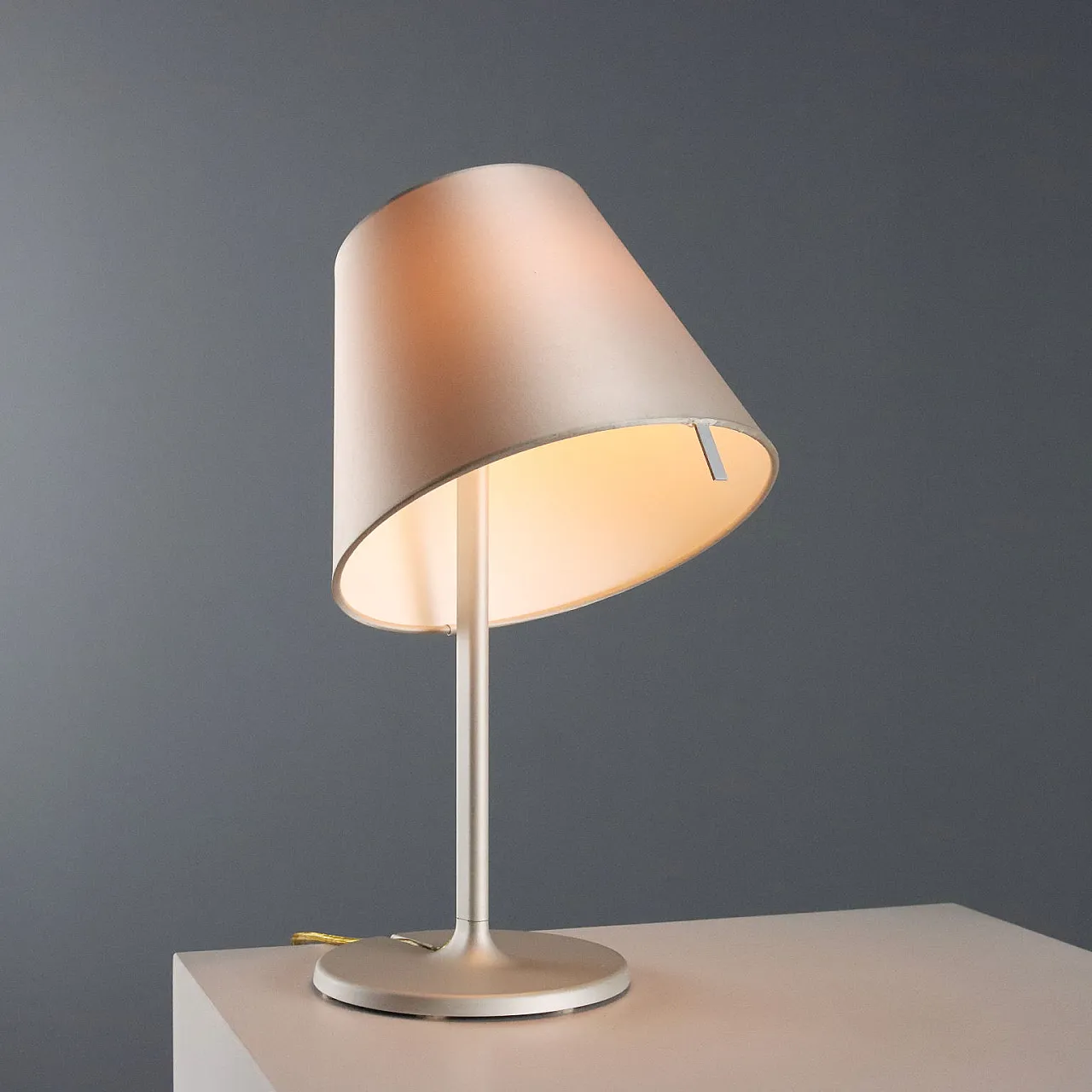 Lampada da tavolo con diffusore orientabile, '900 3