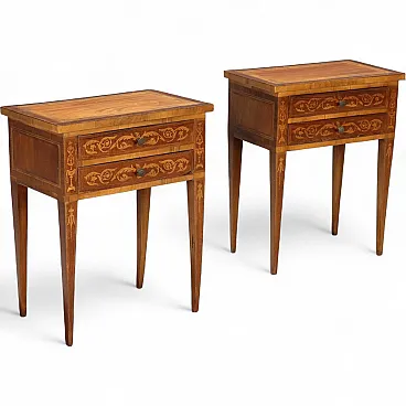 Coppia di comodini in noce, acero, mogano, faggio e abete, '900