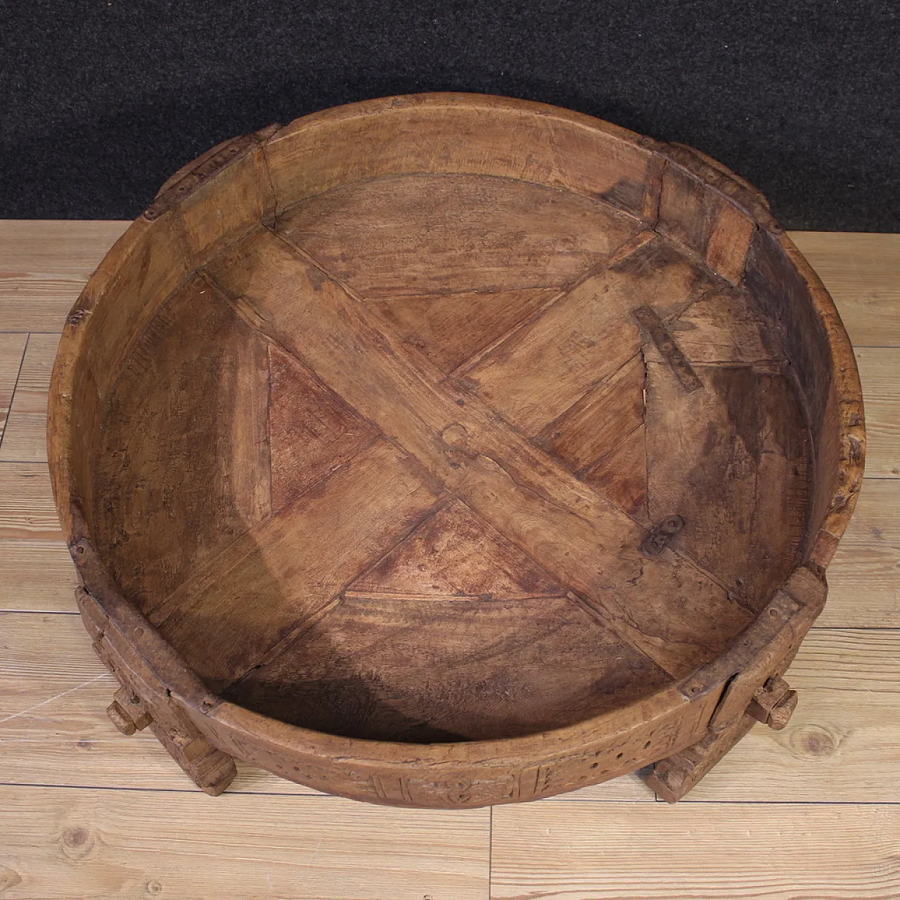 Indian coffee table, 20th century 7