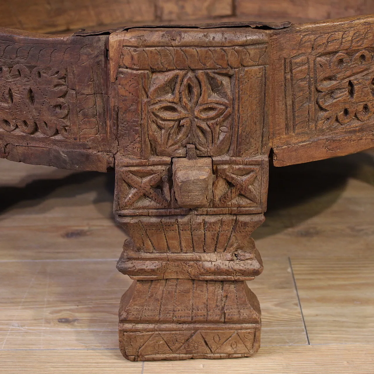 Indian coffee table, 20th century 12