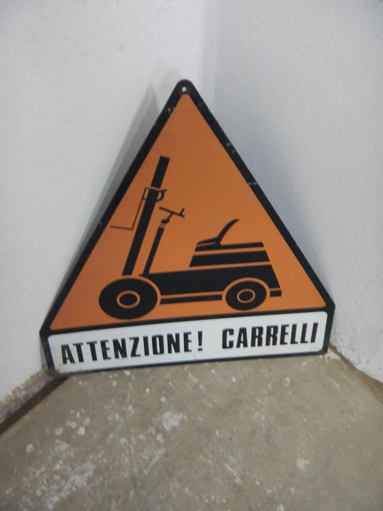 Triangular danger sign 1960 2