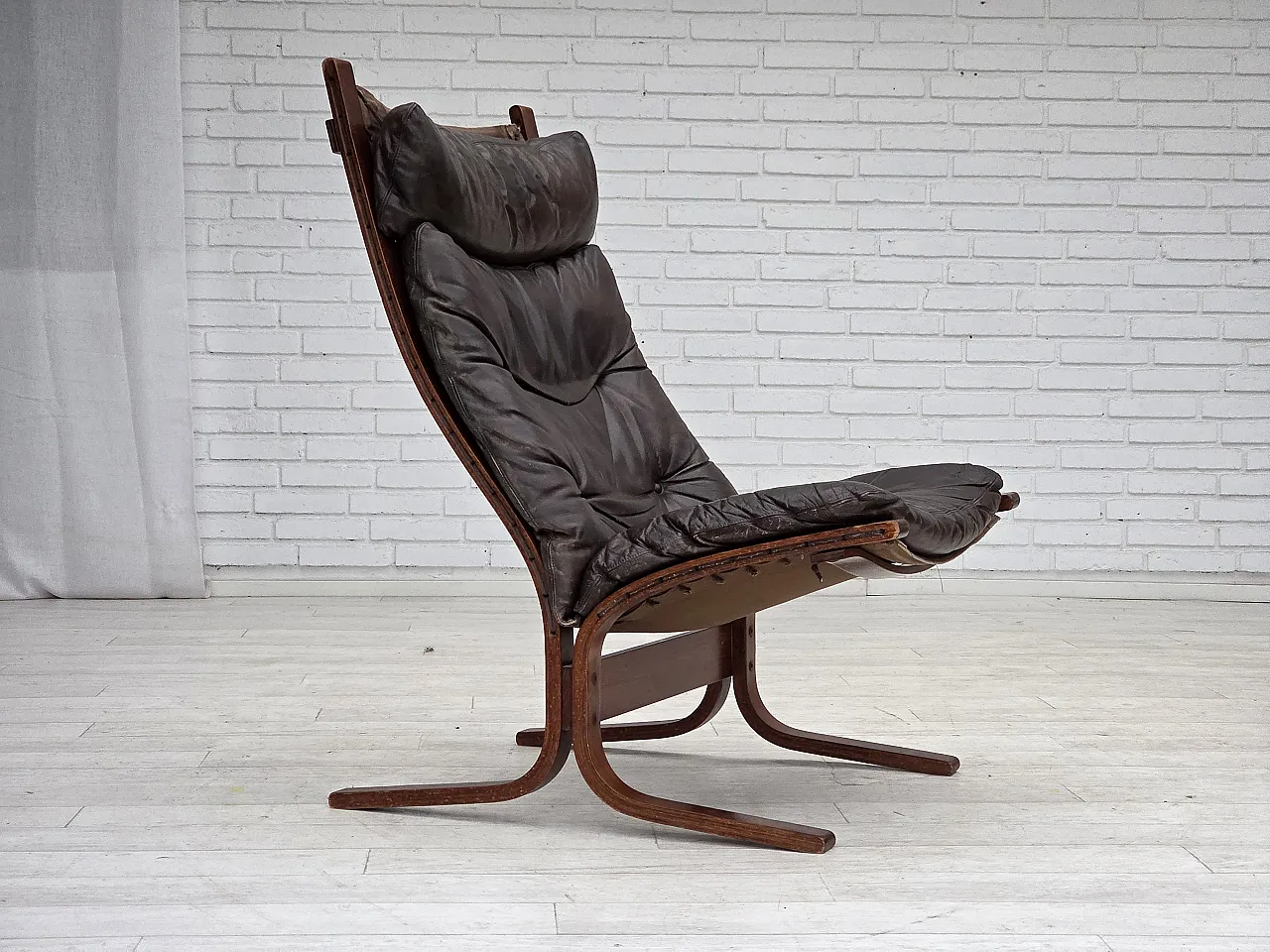 Poltrona norvegese di Ingmar Relling, modello "Siesta", in pelle, 70s 1