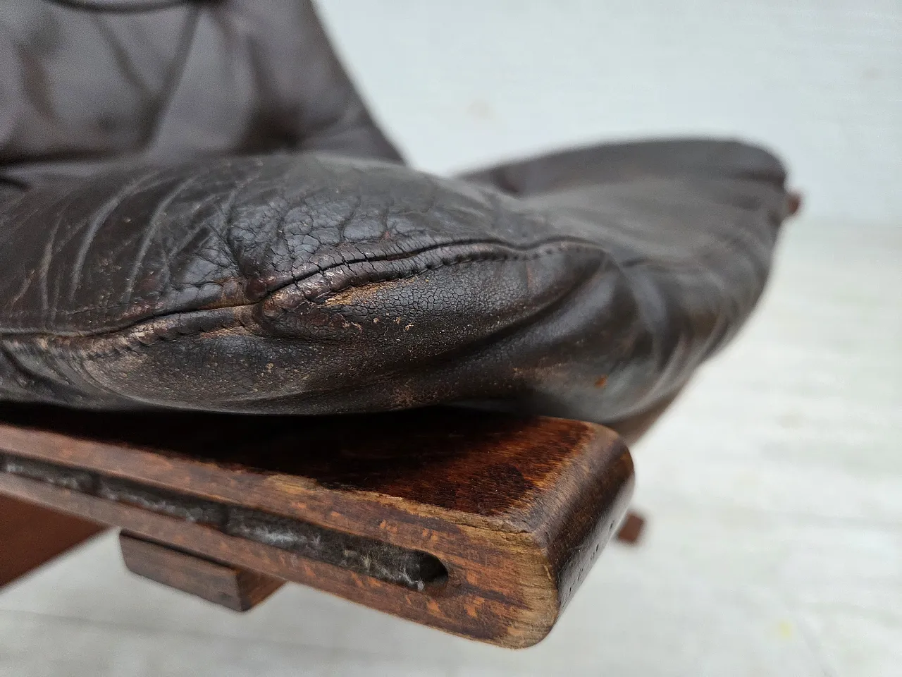 Poltrona norvegese di Ingmar Relling, modello "Siesta", in pelle, 70s 7