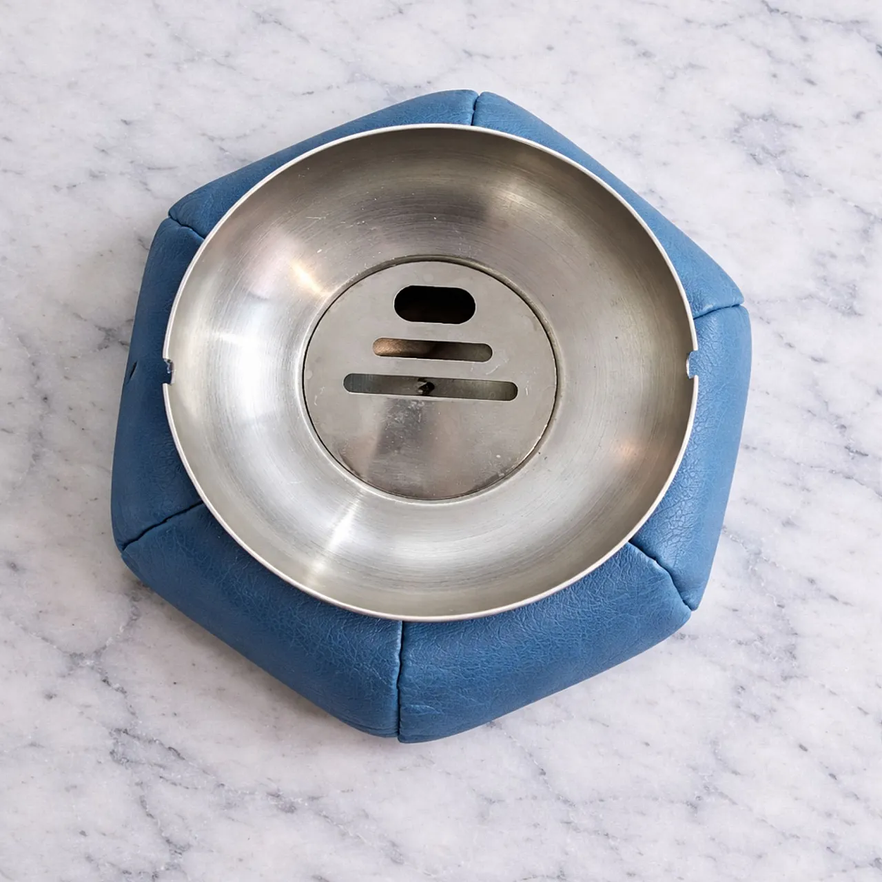 Padded ashtray in leather and metal by Poltrona Frau from the 70s 4