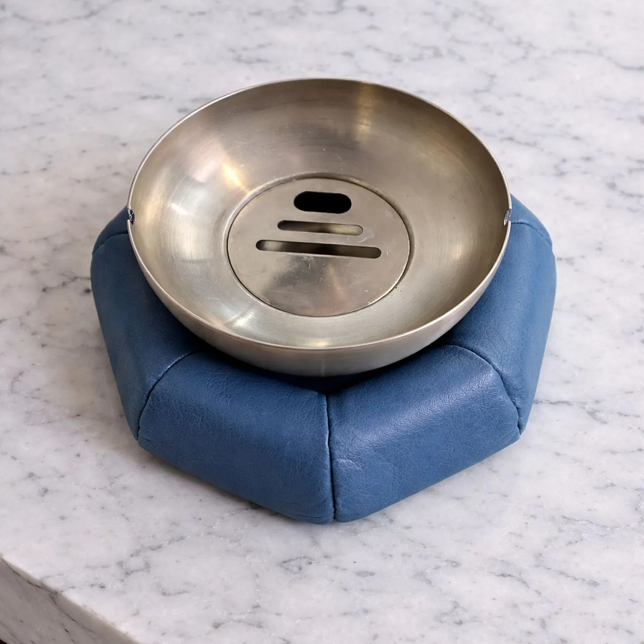 Padded ashtray in leather and metal by Poltrona Frau from the 70s 8