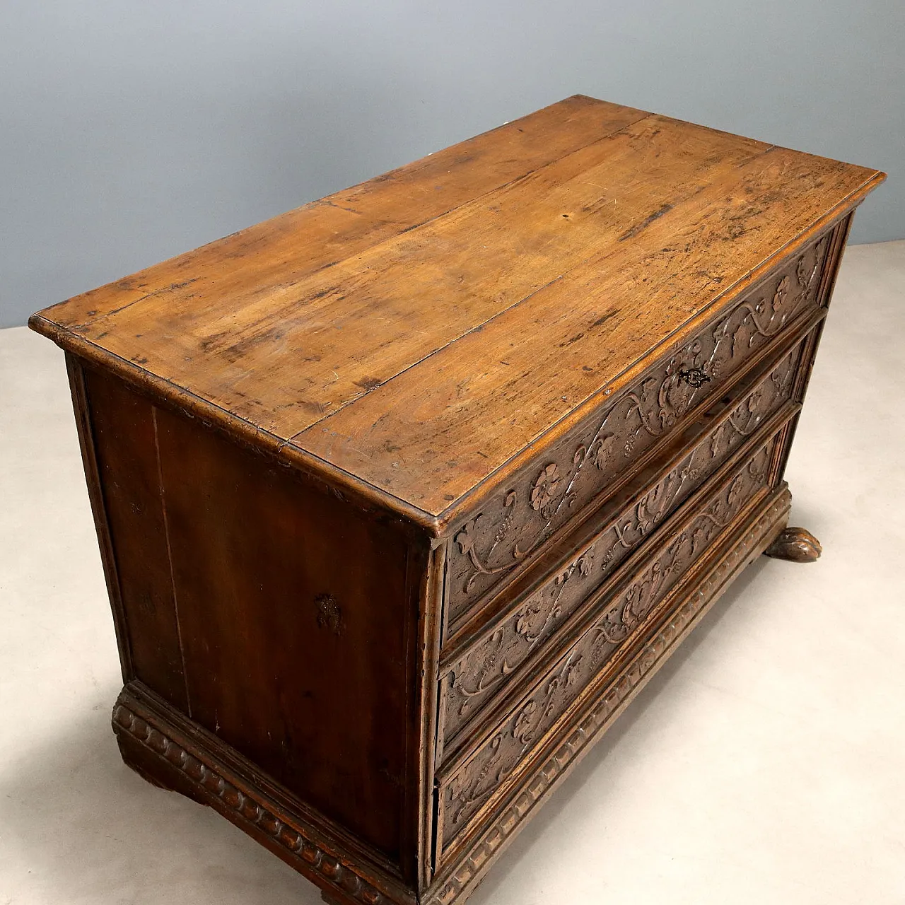 Cassettone feltrino, inizio '700 3