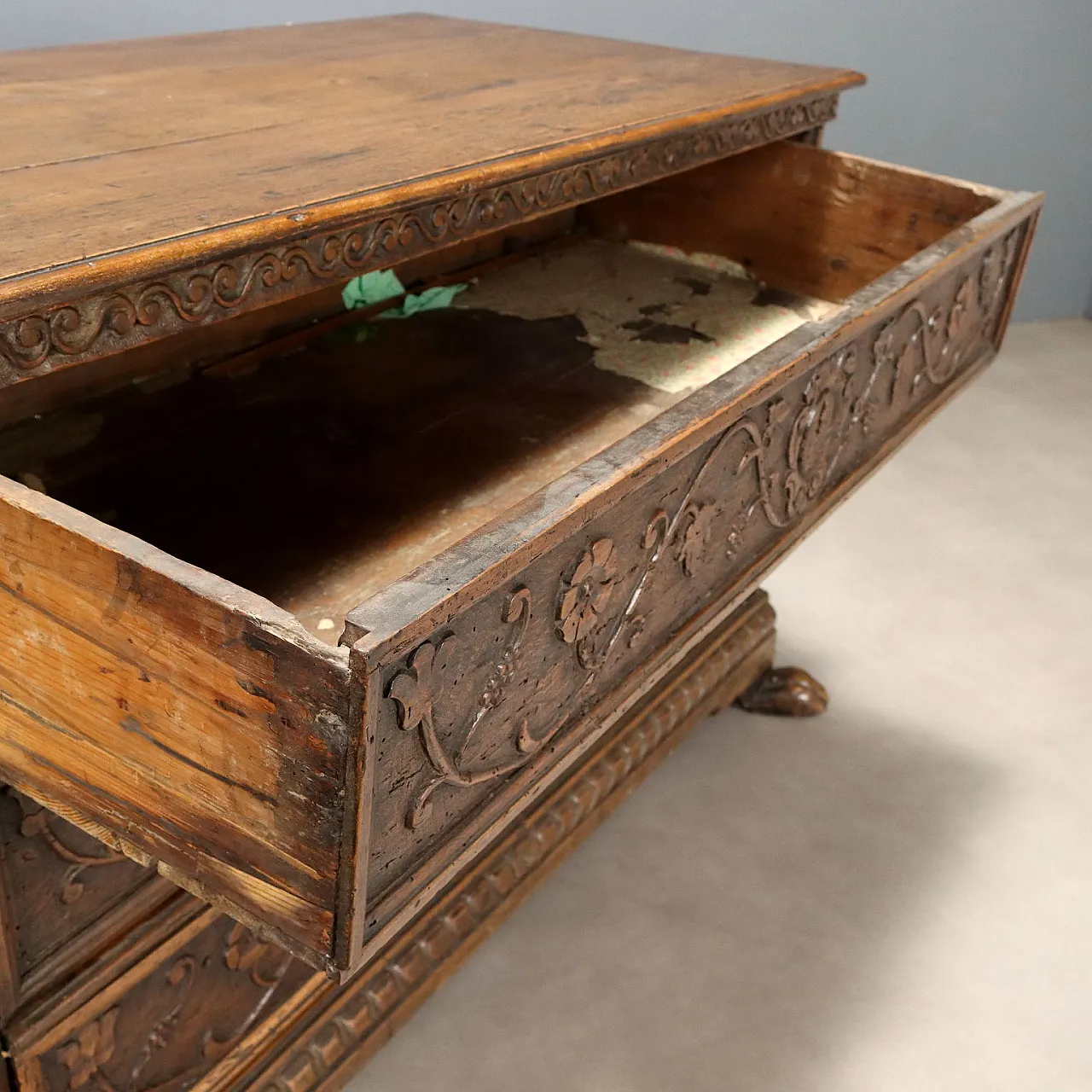 Cassettone feltrino, inizio '700 5