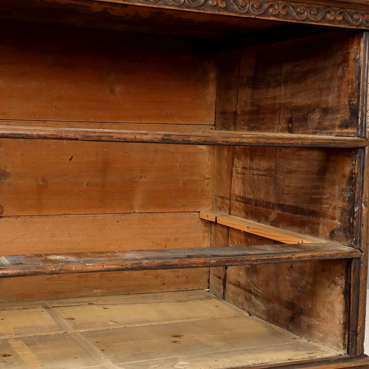 Cassettone feltrino, inizio '700 6