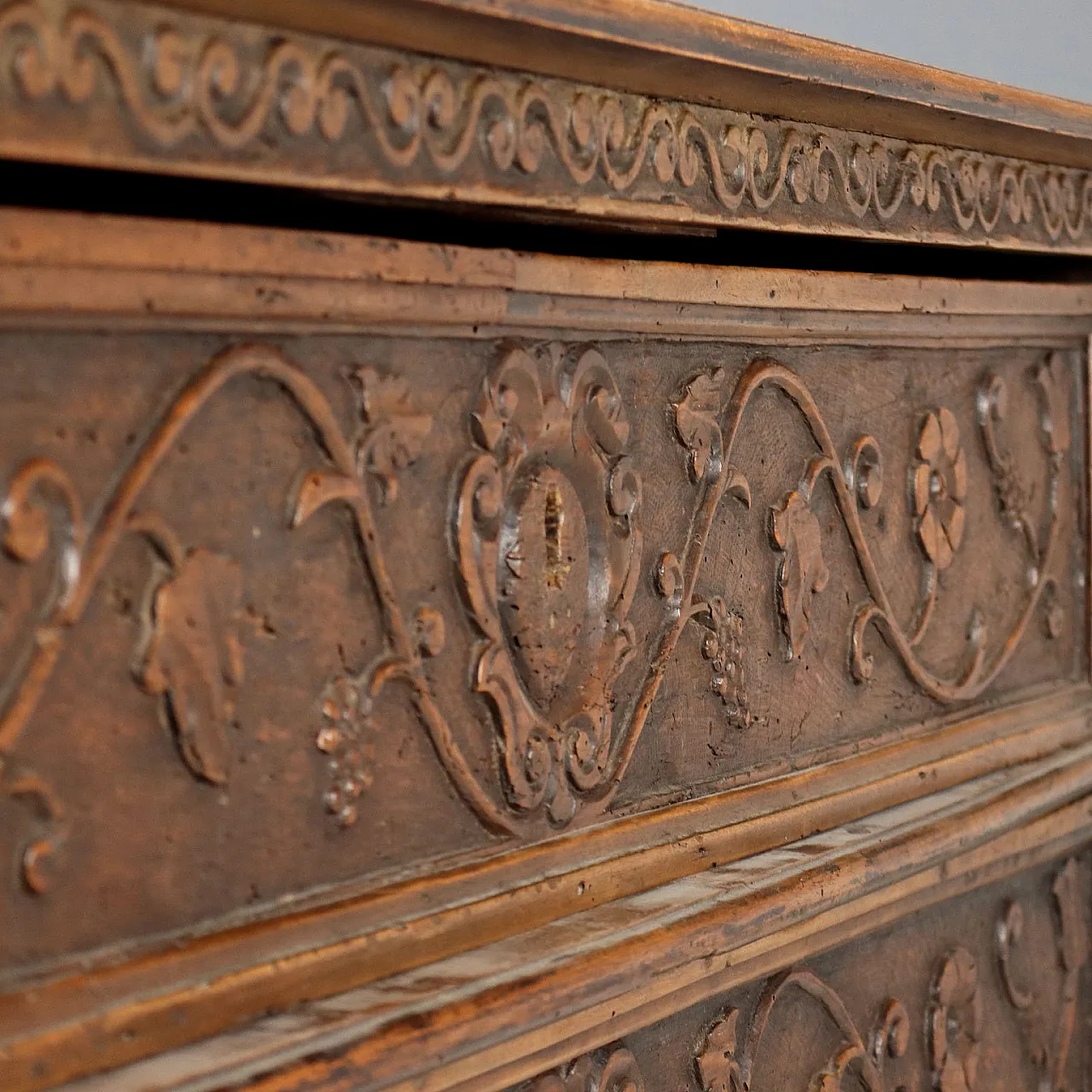 Cassettone feltrino, inizio '700 7