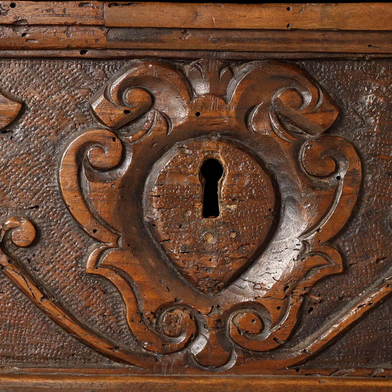 Cassettone feltrino, inizio '700 8