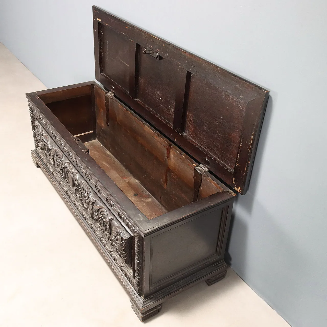 Cassapanca in abete tinto noce, fine '800 4