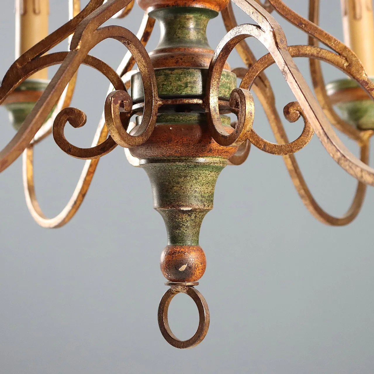 Twelve-light chandelier in curled and gilded iron, 20th century 7