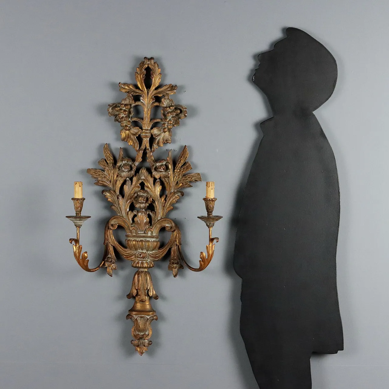 Carved and gilded wooden wall lamp, early 20th century 2