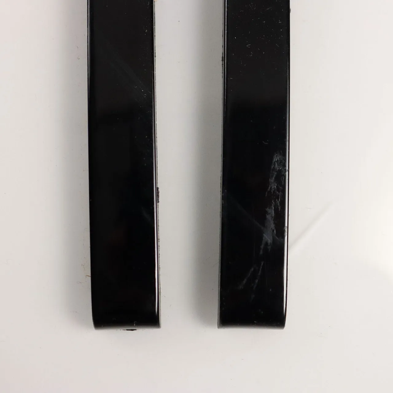 3 Appliques in alluminio smaltato e diffusori in vetro, '900 5