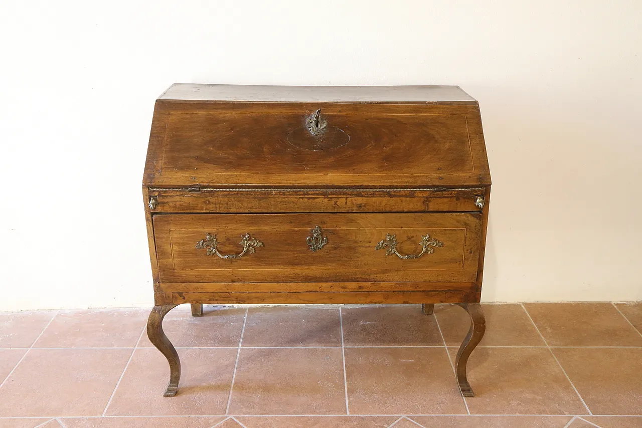 Piedmontese baroque flap in walnut wood, 18th century 1