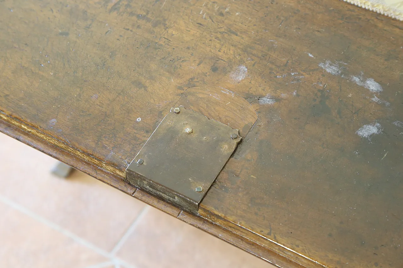 Piedmontese baroque flap in walnut wood, 18th century 5