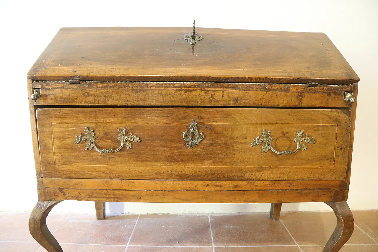 Piedmontese baroque flap in walnut wood, 18th century 6