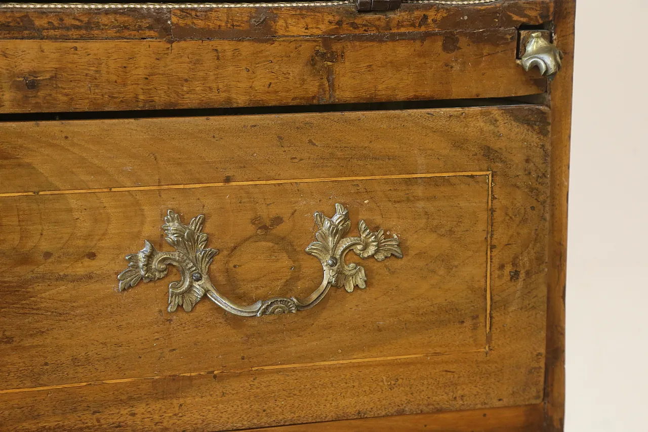 Piedmontese baroque flap in walnut wood, 18th century 7
