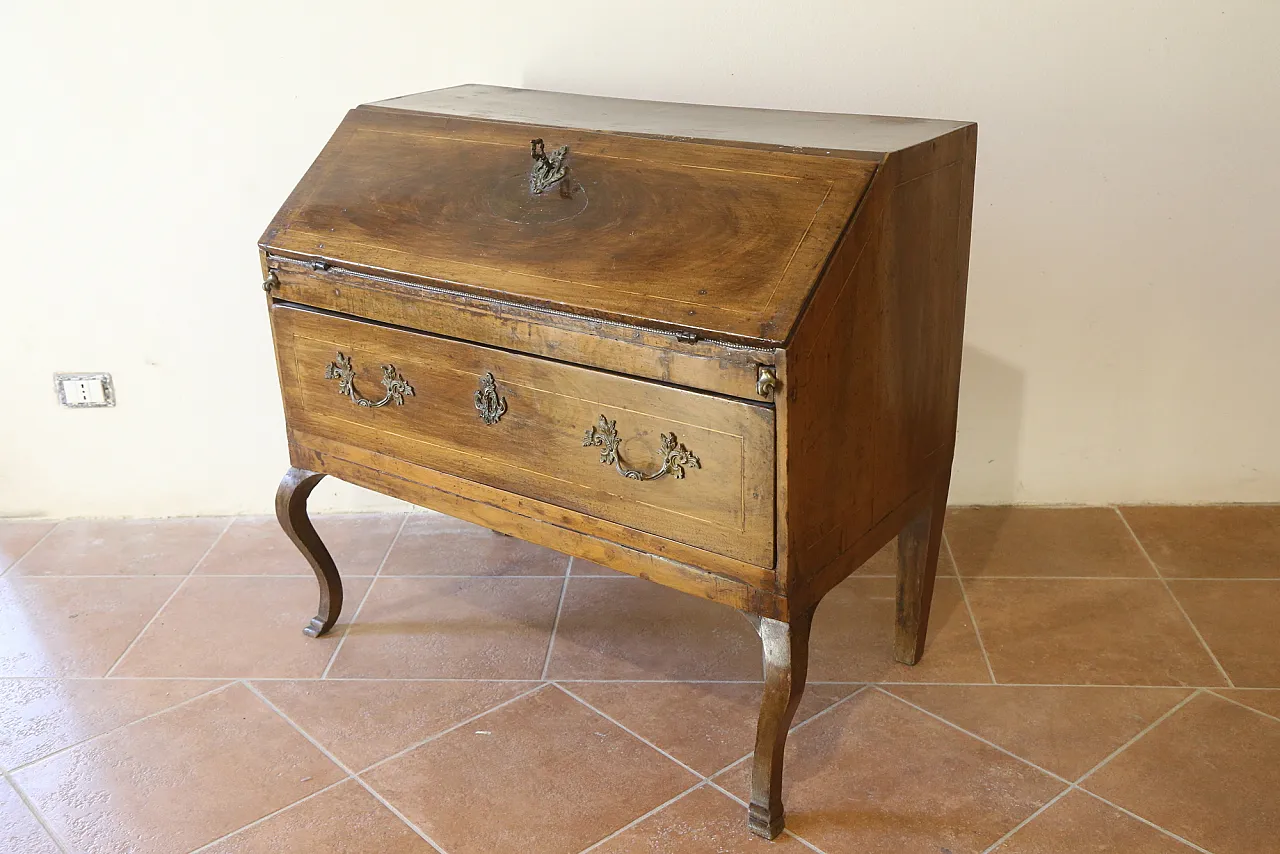 Piedmontese baroque flap in walnut wood, 18th century 11