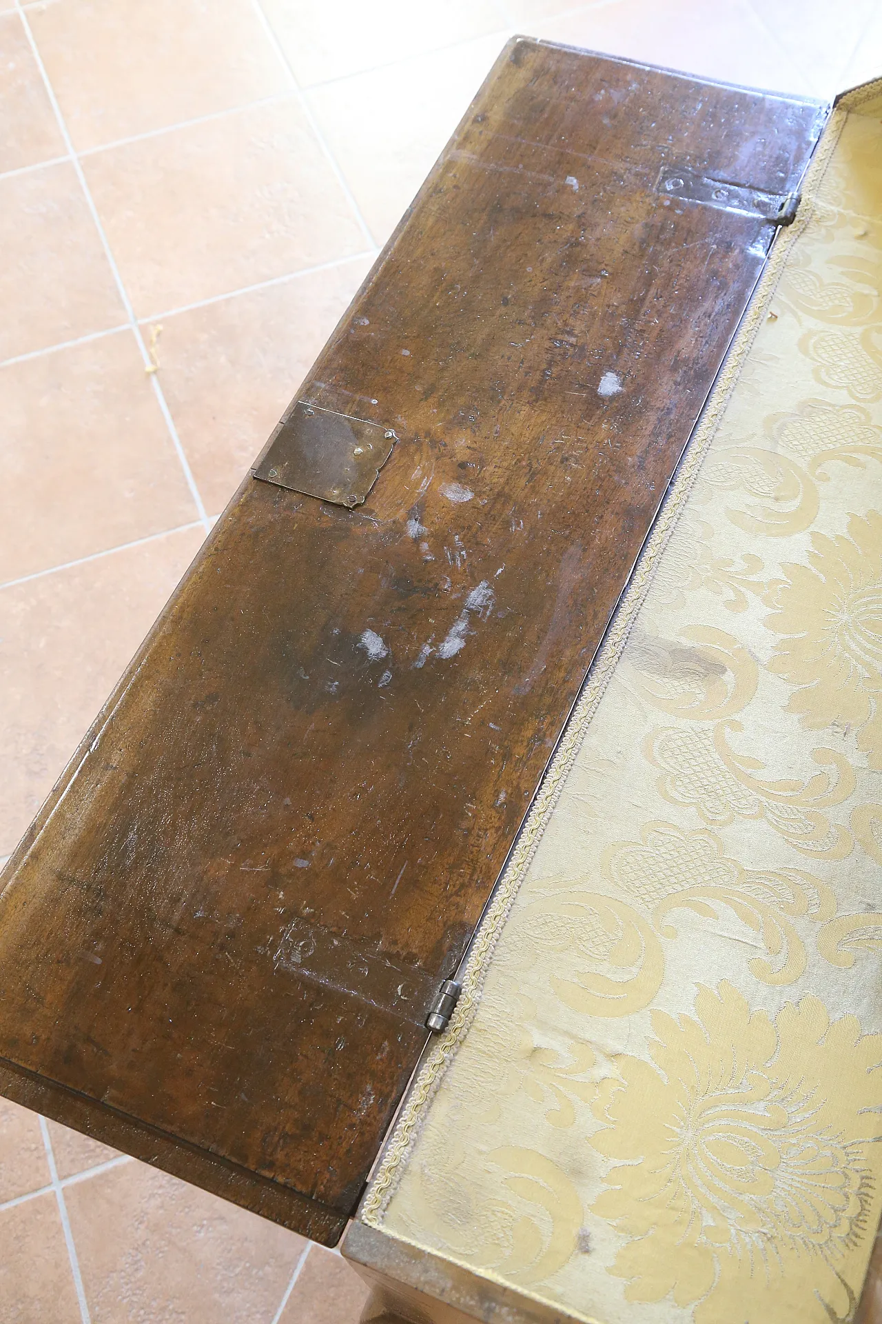 Piedmontese baroque flap in walnut wood, 18th century 16